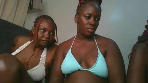 Snapshot of avian_babe1 chatting on June 14, 2026, 12:19 am avian_babe1 online show from June 14, 2026, 12:19 am