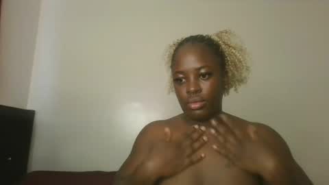 avian_babe1 online show from July 26, 2026, 11:17 am