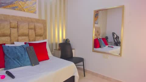 AVIS  online show from November 10, 2025, 7:57 pm