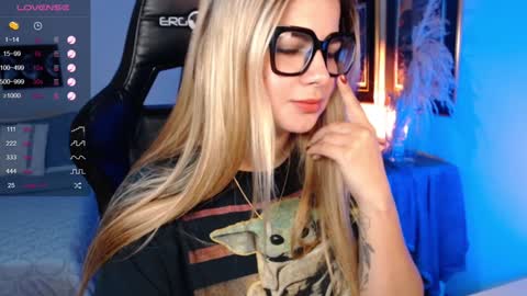 Avrill Morgan online show from December 9, 2024, 8:01 pm