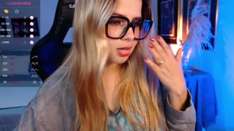 Avrill Morgan online show from December 19, 2024, 10:42 pm