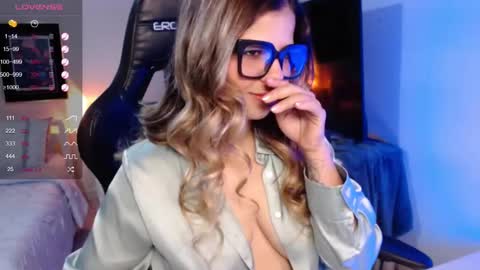 Avrill Morgan online show from October 6, 2025, 8:06 pm