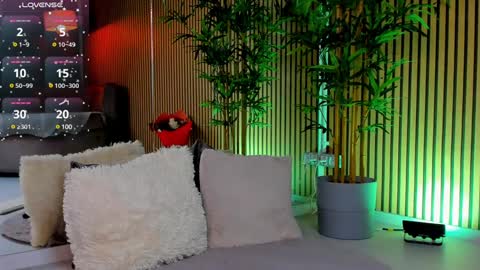 AVRILL CYRUX online show from January 15, 2025, 2:56 pm