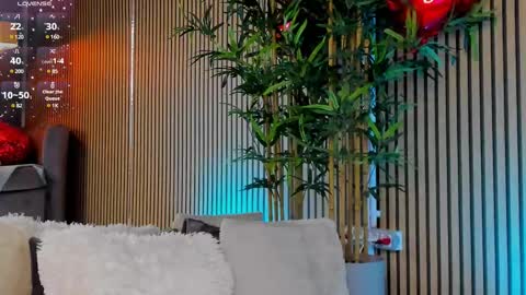 AVRILL CYRUX online show from February 19, 2025, 10:12 am