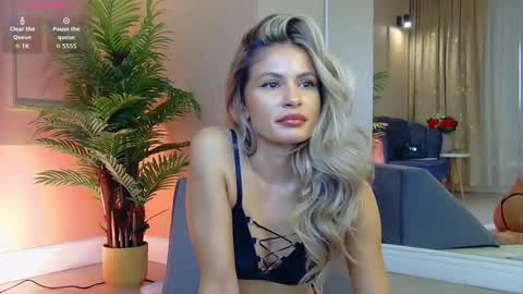 AVRILL CYRUX online show from October 17, 2025, 8:28 am