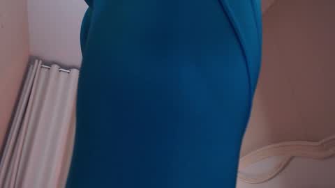 Avrora Inst online show from November 27, 2025, 9:28 pm