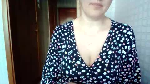 awesomeladyy online show from April 15, 2026, 7:59 am