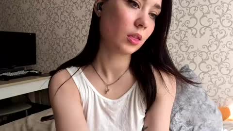 Snapshot of awneedcheer chatting on May 20, 2026, 11:05 am Bella online show from May 20, 2026, 11:05 am