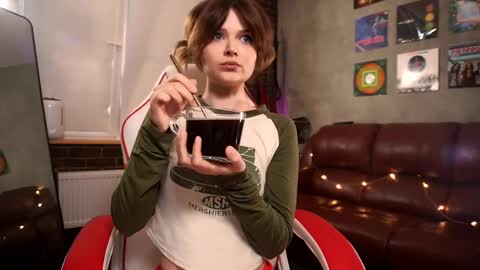 Snapshot of awondrr chatting on March 6, 2025, 9:36 am Alice online show from March 6, 2025, 9:36 am