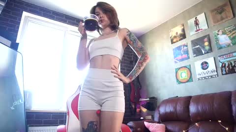 Snapshot of awondrr chatting on March 8, 2025, 9:17 am Alice online show from March 8, 2025, 9:17 am