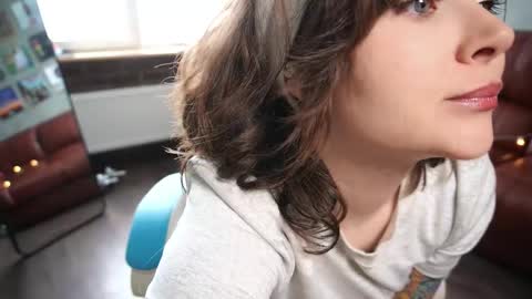 Snapshot of awondrr chatting on February 20, 2026, 10:27 am Alice online show from February 20, 2026, 10:27 am