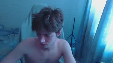 Snapshot of axel_0ne chatting on May 7, 2026, 5:35 am axel_0ne online show from May 7, 2026, 5:35 am