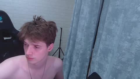 Snapshot of axel_0ne chatting on May 26, 2026, 7:54 pm axel_0ne online show from May 26, 2026, 7:54 pm