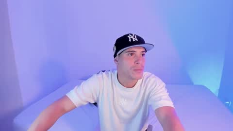 axel__fierro online show from April 6, 2026, 8:21 pm