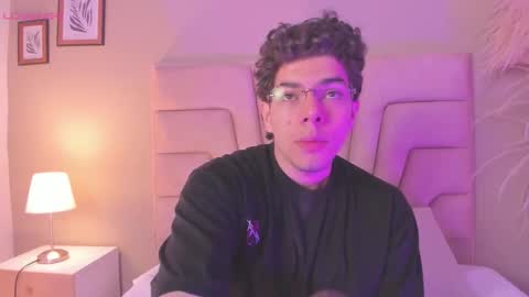 Yooung King  online show from February 10, 2026, 10:19 am