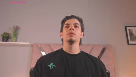 Yooung King  online show from February 16, 2026, 1:07 pm