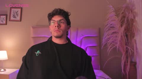 Yooung King  online show from February 28, 2026, 4:24 am