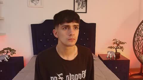 Snapshot of axel_draven chatting on October 24, 2025, 11:17 am axel_draven online show from October 24, 2025, 11:17 am