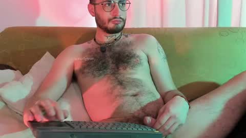 Snapshot of axel_giracr chatting on April 20, 2026, 8:32 pm Sebstian online show from April 20, 2026, 8:32 pm