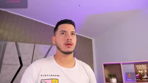 axel_grey_ online show from February 3, 2026, 12:21 pm