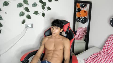 axel_rosse2 online show from October 30, 2025, 10:43 pm
