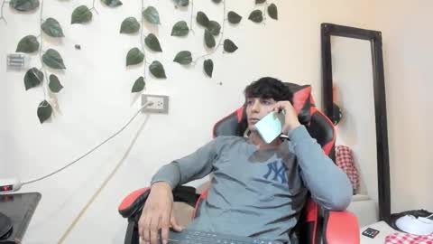 axel_rosse2 online show from November 2, 2025, 9:39 pm