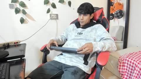 axel_rosse2 online show from November 3, 2025, 11:59 pm