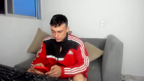 axel_smith10 online show from April 4, 2026, 10:46 am