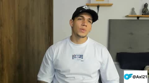 INDEPENDENT MODEL  online show from December 3, 2025, 8:29 pm