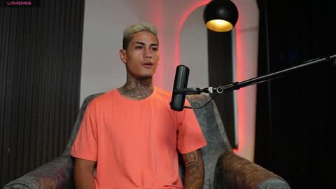 Agustin online show from December 2, 2024, 11:40 pm