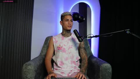 Agustin online show from December 19, 2024, 11:14 pm