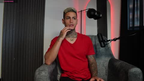 Agustin online show from December 27, 2024, 8:28 pm