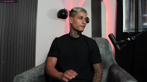 Agustin online show from January 14, 2025, 9:20 pm