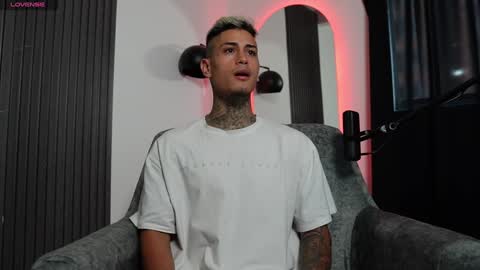 Agustin online show from January 21, 2025, 9:04 pm