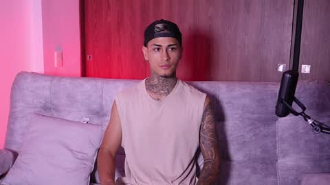 Agustin online show from January 27, 2025, 9:22 pm