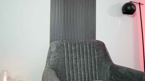 Agustin online show from February 5, 2025, 9:29 pm