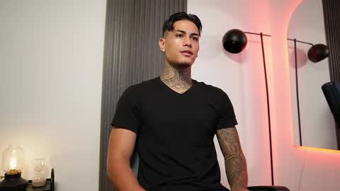 Agustin online show from September 20, 2025, 3:35 pm