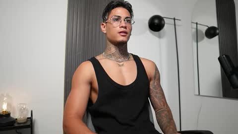 Agustin online show from September 24, 2025, 8:12 pm