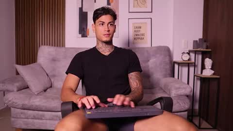 Agustin online show from October 2, 2025, 12:06 am