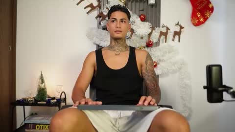 Agustin online show from November 14, 2025, 8:51 pm