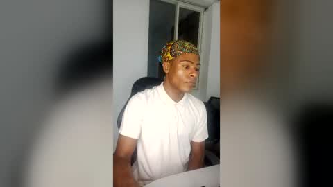 Snapshot of axelbycortez chatting on August 3, 2026, 7:50 pm axelbycortez online show from August 3, 2026, 7:50 pm