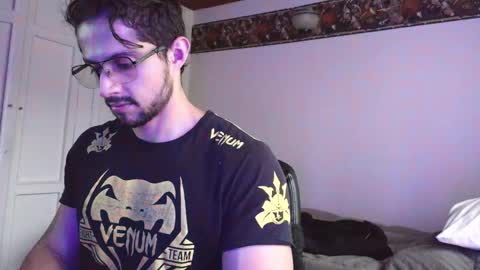 Snapshot of axelcr0ss chatting on November 12, 2025, 9:47 pm axelcr0ss online show from November 12, 2025, 9:47 pm