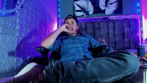 Axell Cross2 online show from May 22, 2026, 2:30 am