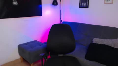 Snapshot of axell_dior chatting on December 17, 2025, 12:16 am axell online show from December 17, 2025, 12:16 am