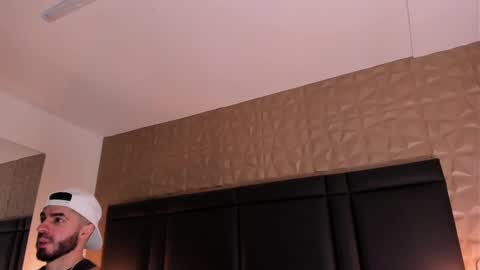 Axel Thompsom online show from October 10, 2025, 12:04 pm