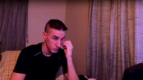 Axl online show from December 4, 2024, 7:39 am