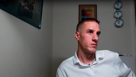 Axl online show from October 7, 2025, 6:16 pm