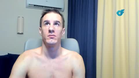 Snapshot of axl_fx chatting on February 3, 2026, 1:37 am Axl online show from February 3, 2026, 1:37 am