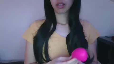 Snapshot of axuepetitt chatting on February 11, 2025, 3:51 pm axue online show from February 11, 2025, 3:51 pm