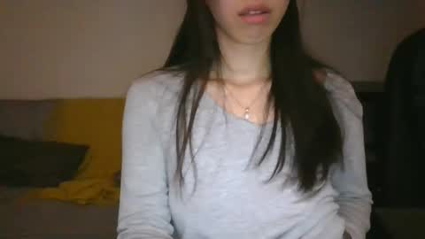 Snapshot of axuepetitt chatting on April 30, 2026, 8:48 pm axue online show from April 30, 2026, 8:48 pm